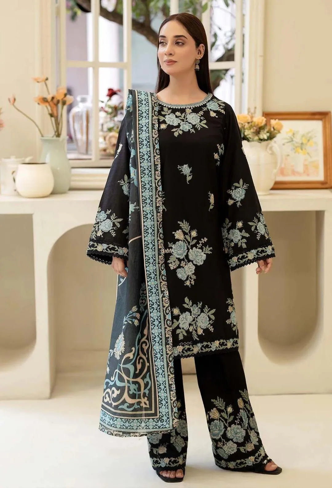 Classic Midnight Black: Embroidered Cotton Lawn 3-Piece Ensemble