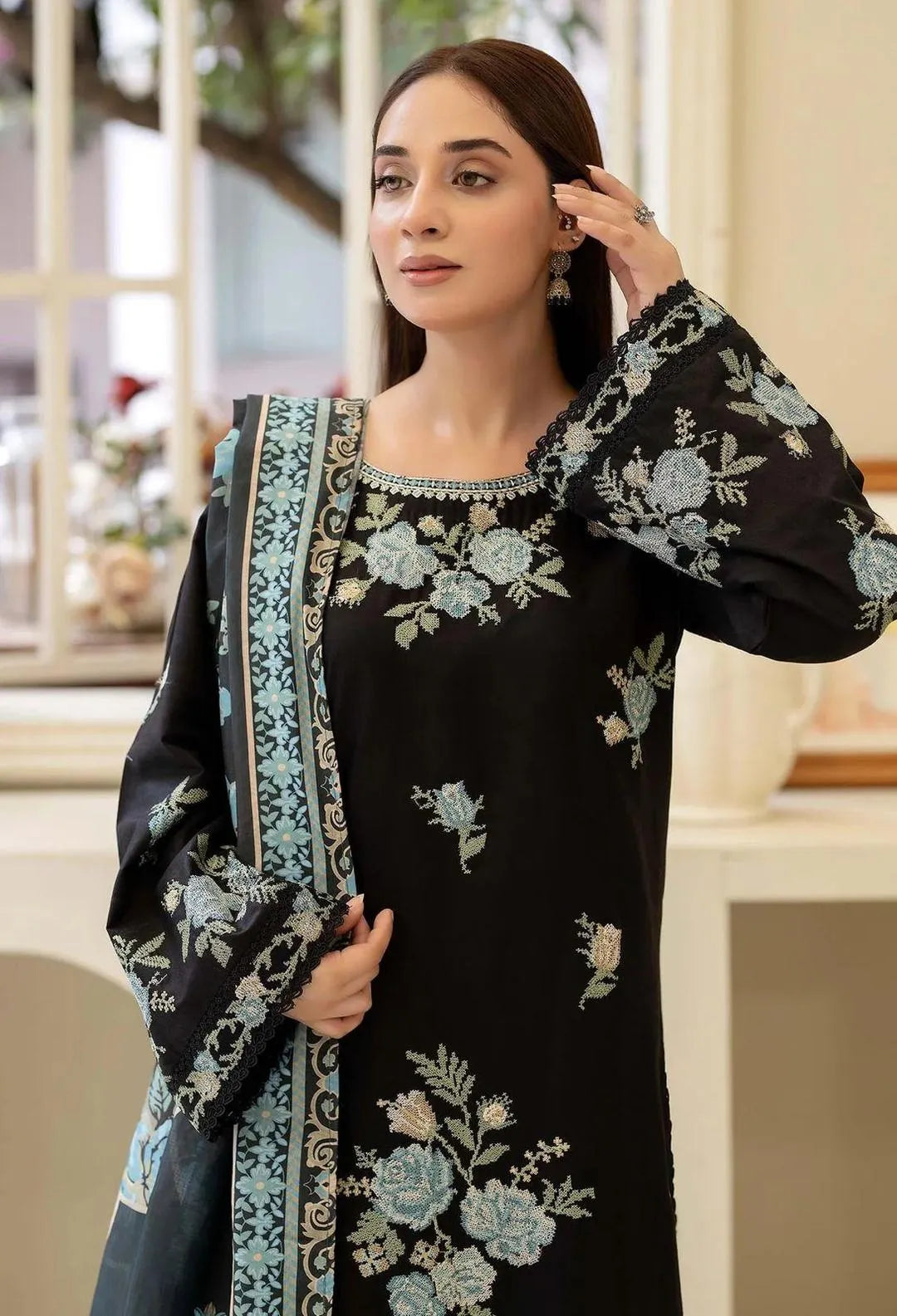 Classic Midnight Black: Embroidered Cotton Lawn 3-Piece Ensemble