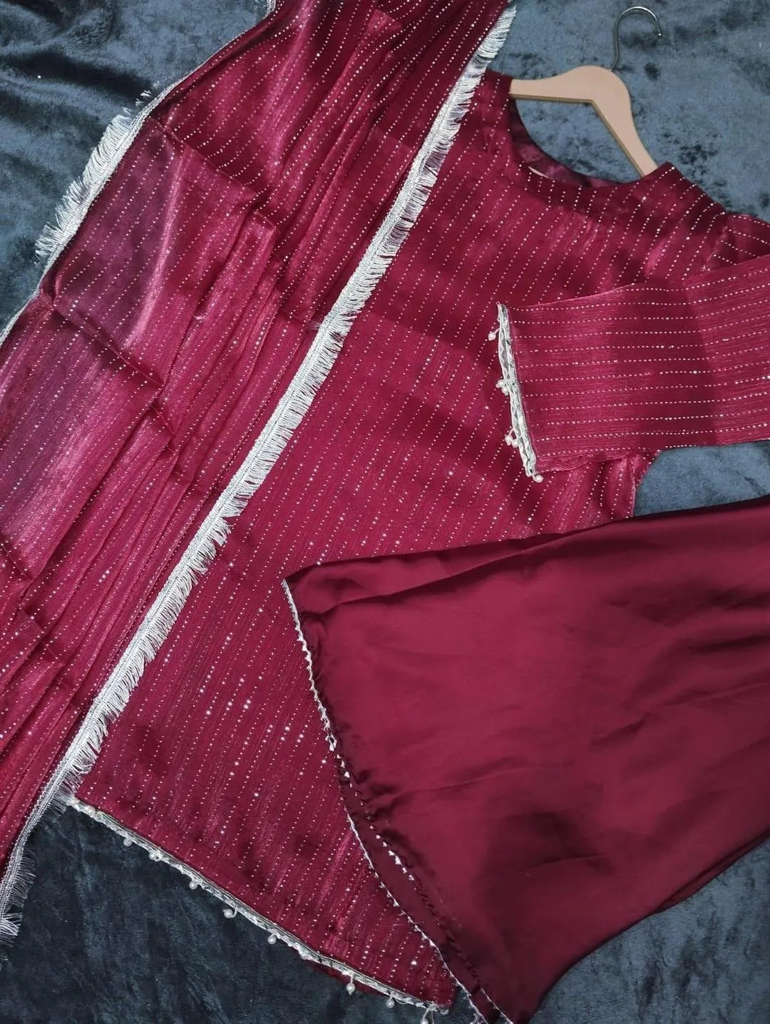 Luxury Heavy Stone Work &amp; Silk 3-Piece Suite